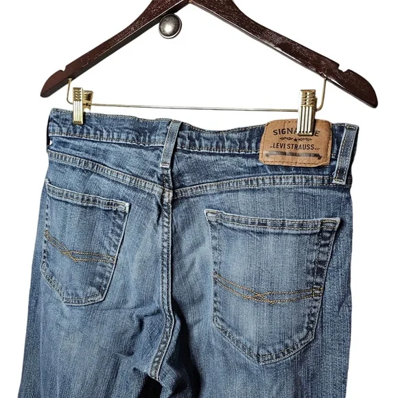 Levi's Athletic Fit Men's Jeans - Dark Wash - Tapered Leg